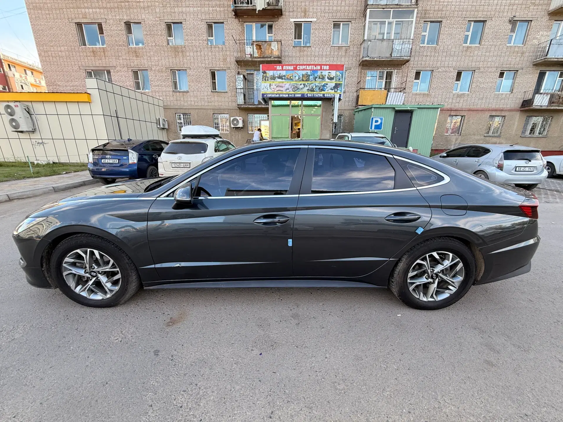 Car image 4
