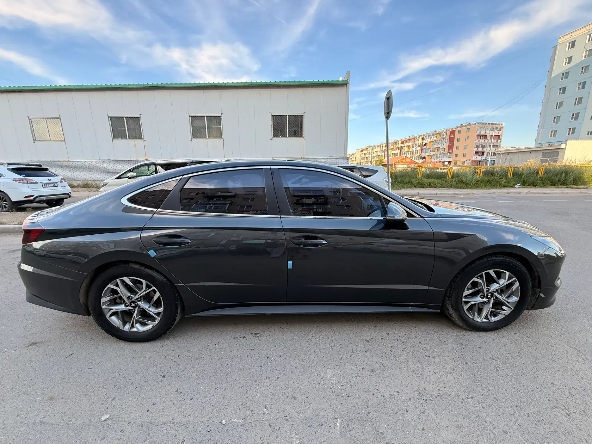 Car image 5