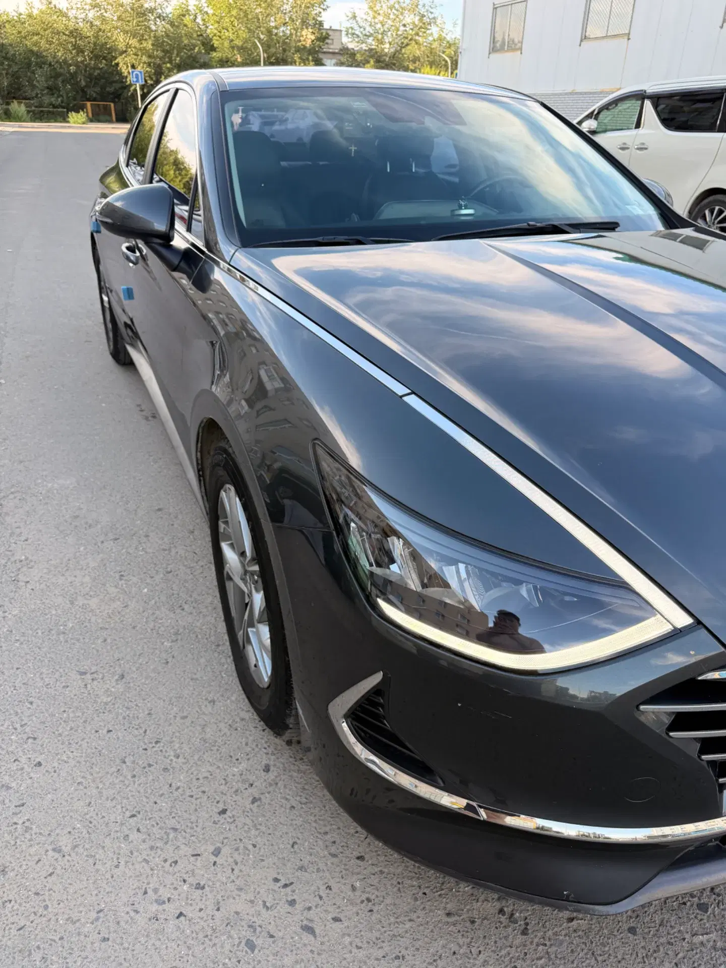 Car image 8