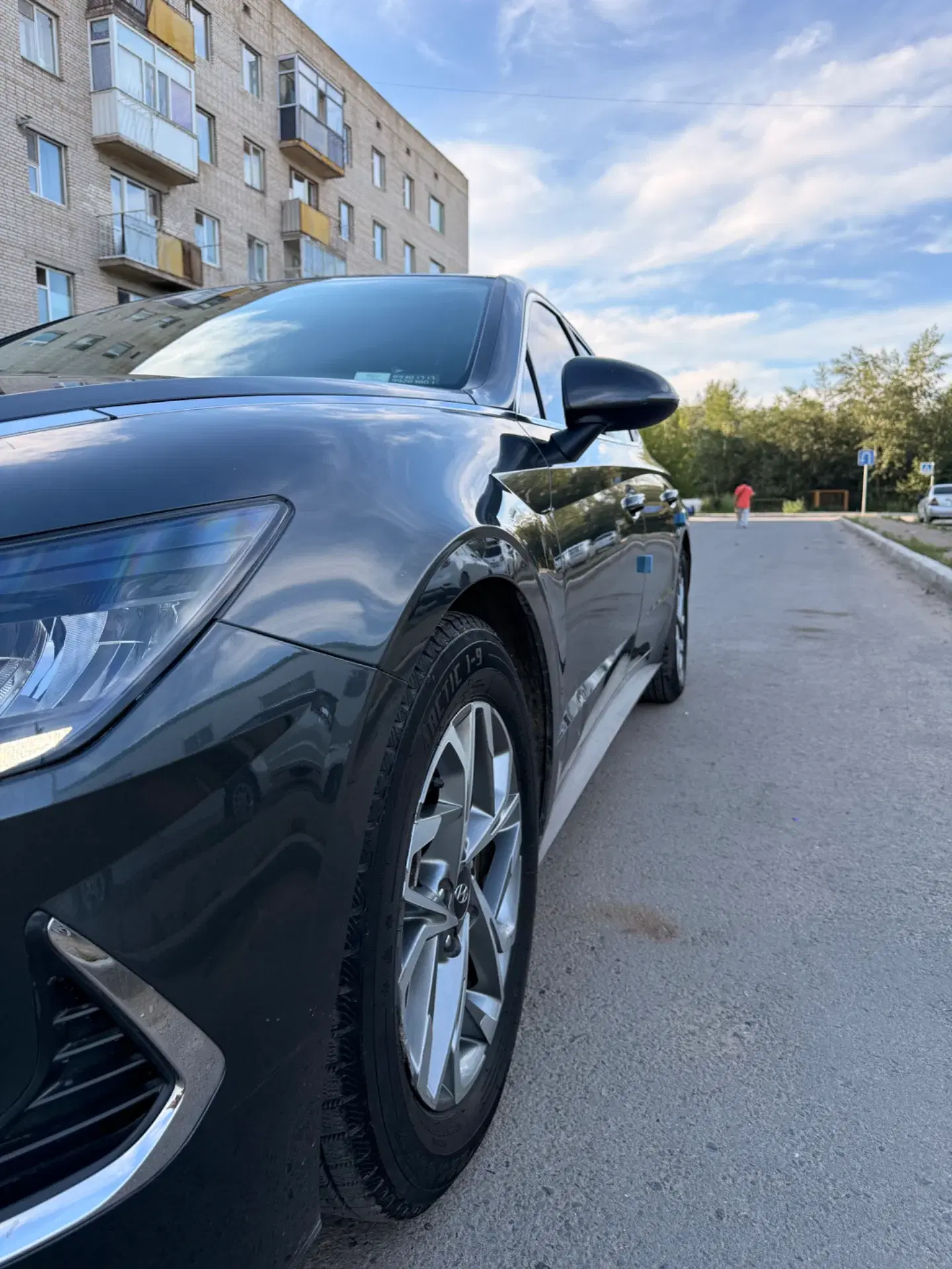 Car image 11