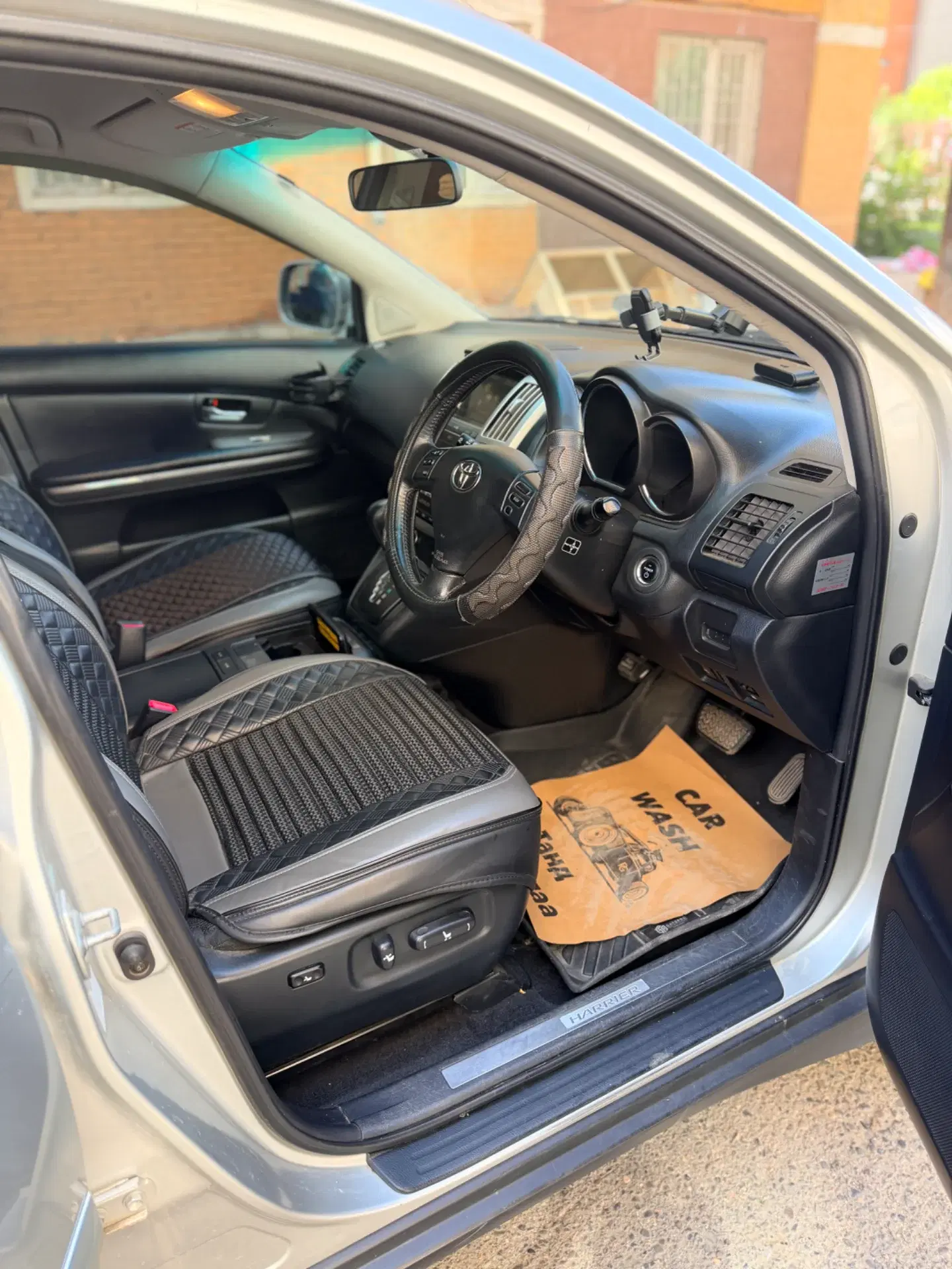 Car image 16