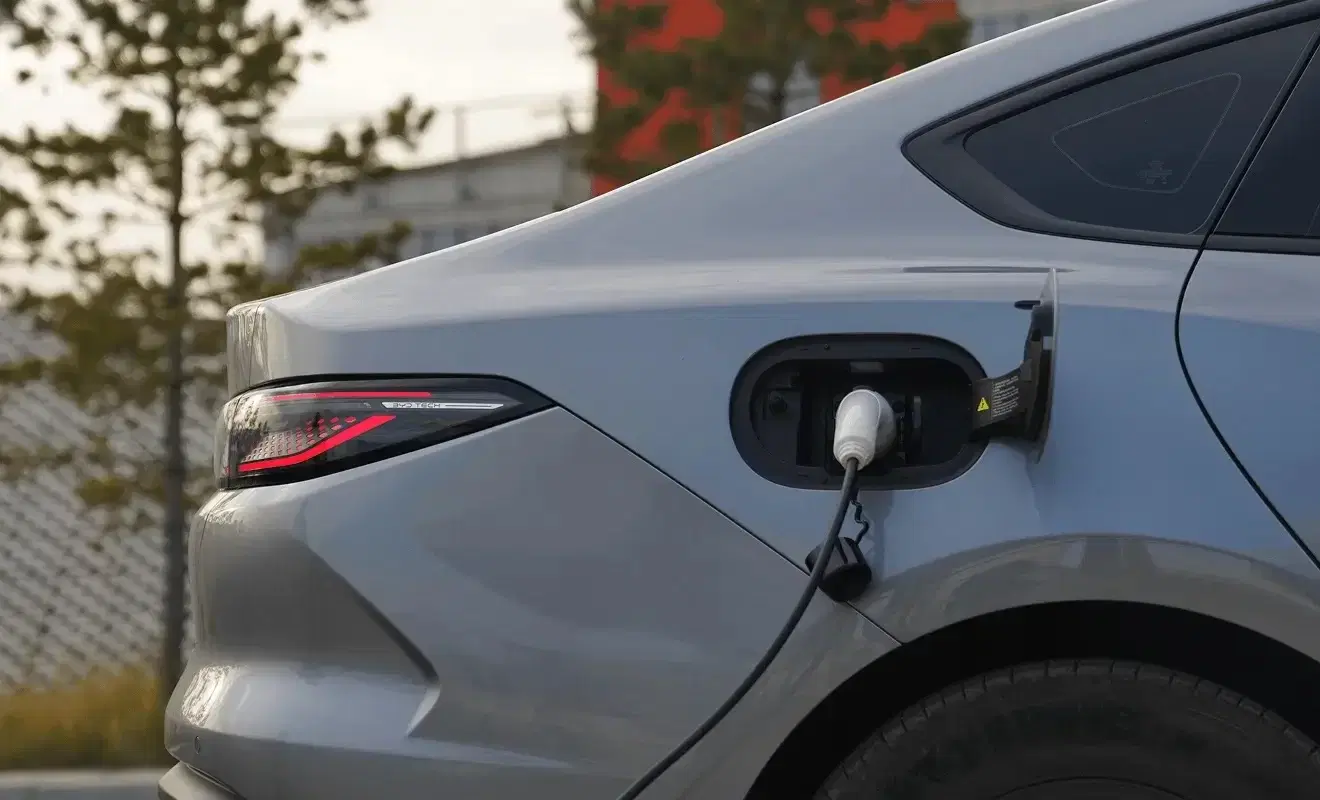 Car image 12