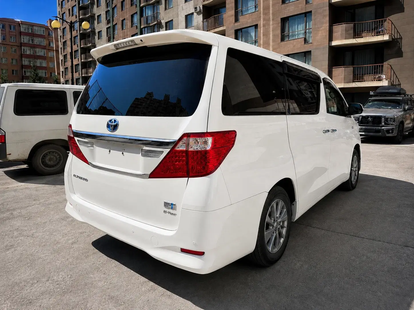 Car image 2