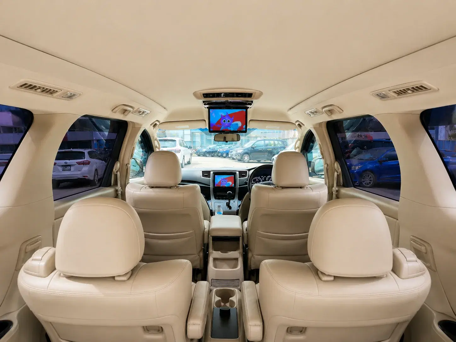 Car image 4