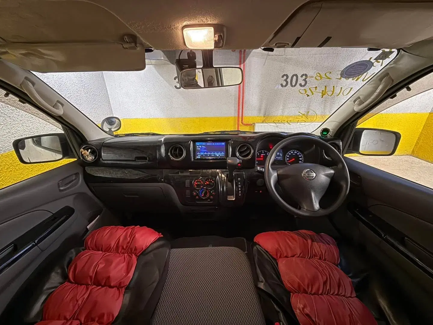 Car image 13