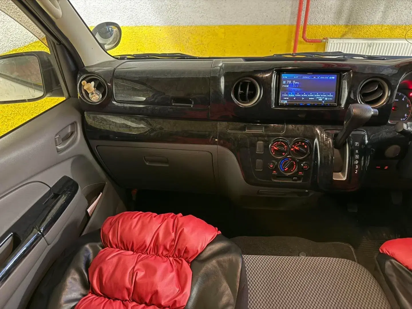Car image 17