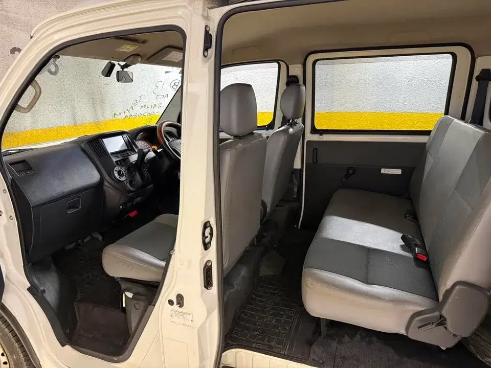 Car image 10