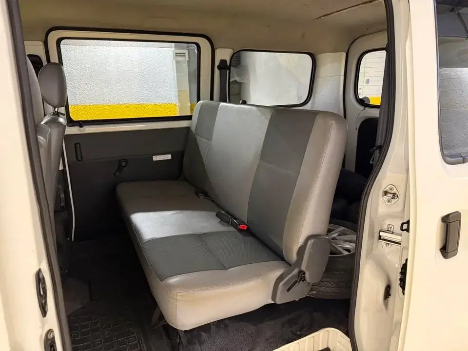 Car image 13
