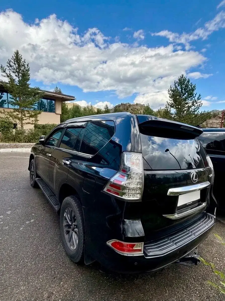 Car image 5